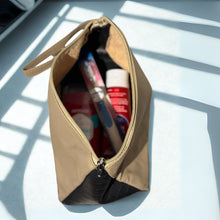 Load image into Gallery viewer, The Phelix Leather Toiletry Bag (10&quot;)
