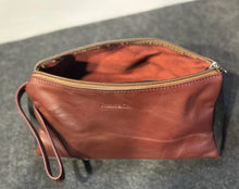 Load image into Gallery viewer, The Phelix Leather Toiletry Bag
