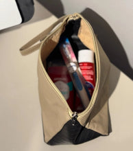 Load image into Gallery viewer, The Phelix Leather Toiletry Bag
